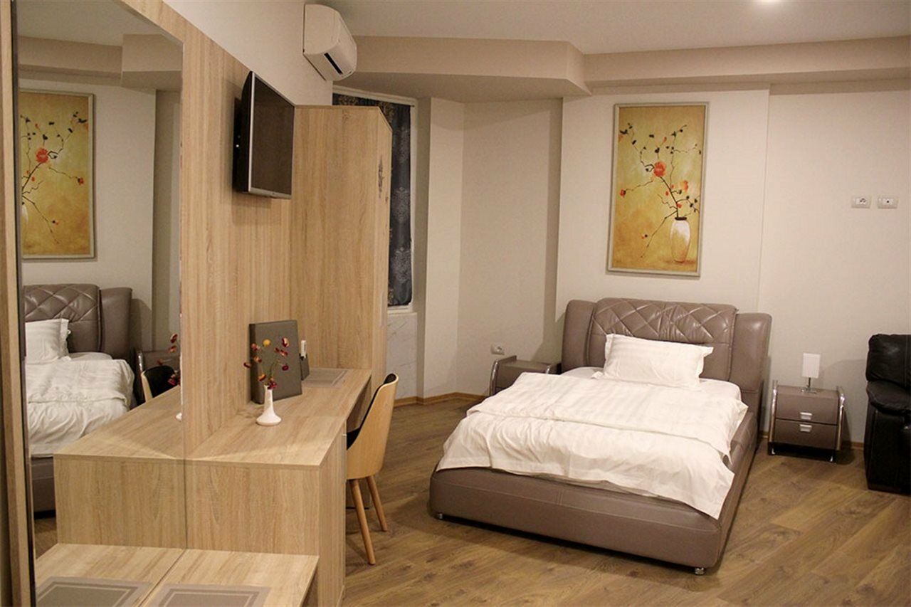 Park Tirana 3* Yzberishti